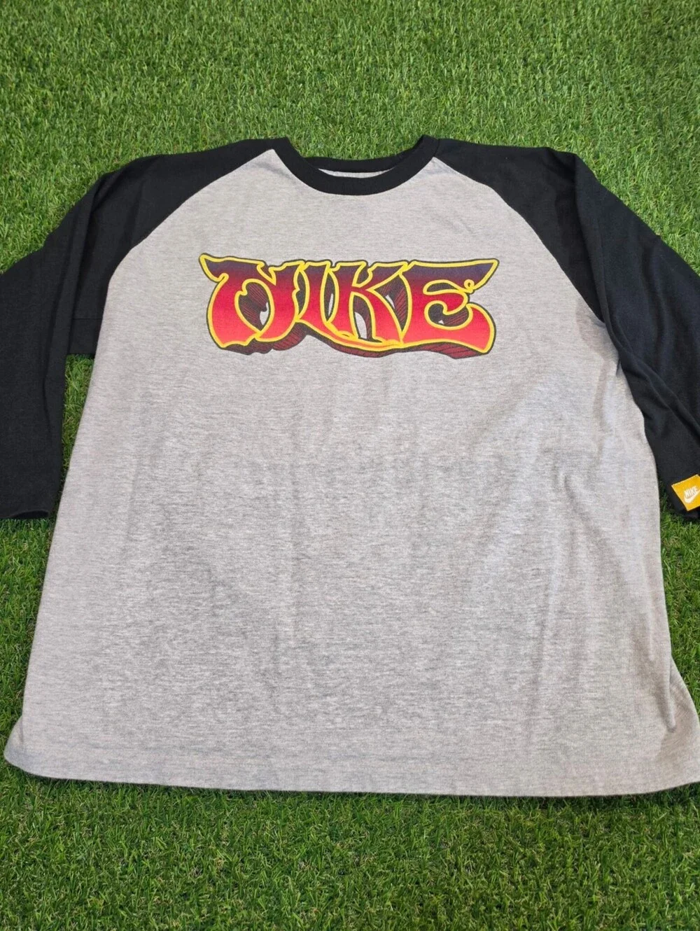 Nike Men's Medium Gray and Black Raglan Sleeve Shirt with 'D